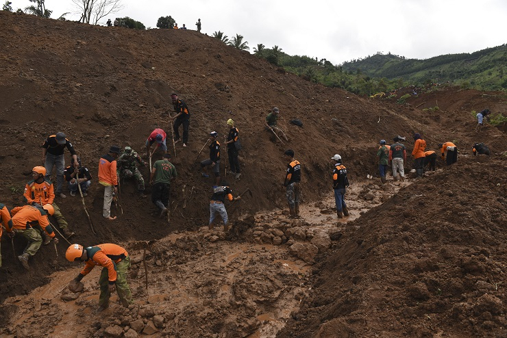 Cuaca Buruk, Pencarian Korban Longsor Ponorogo Dihentikan Sementara