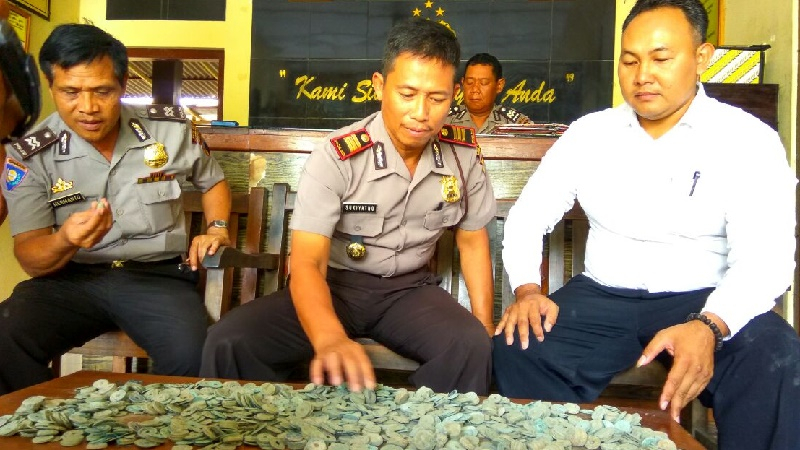 Polisi Kaliori Rembang Sita Ratusan Uang Kuno Seberat 10 Kilogram