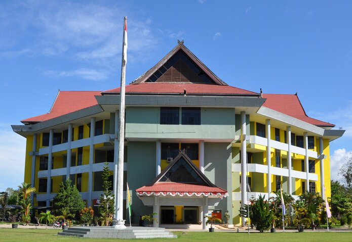 Kuliah Mahal, Mahasiswa Universitas Halu Oleo Demo DPRD