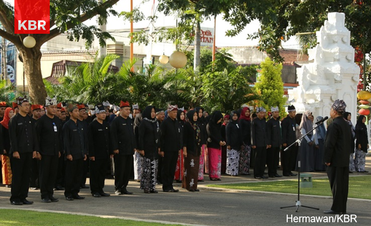 Mulai Hari Ini, PNS Kabupaten Banyuwangi Wajib Pakai Baju Adat Osing