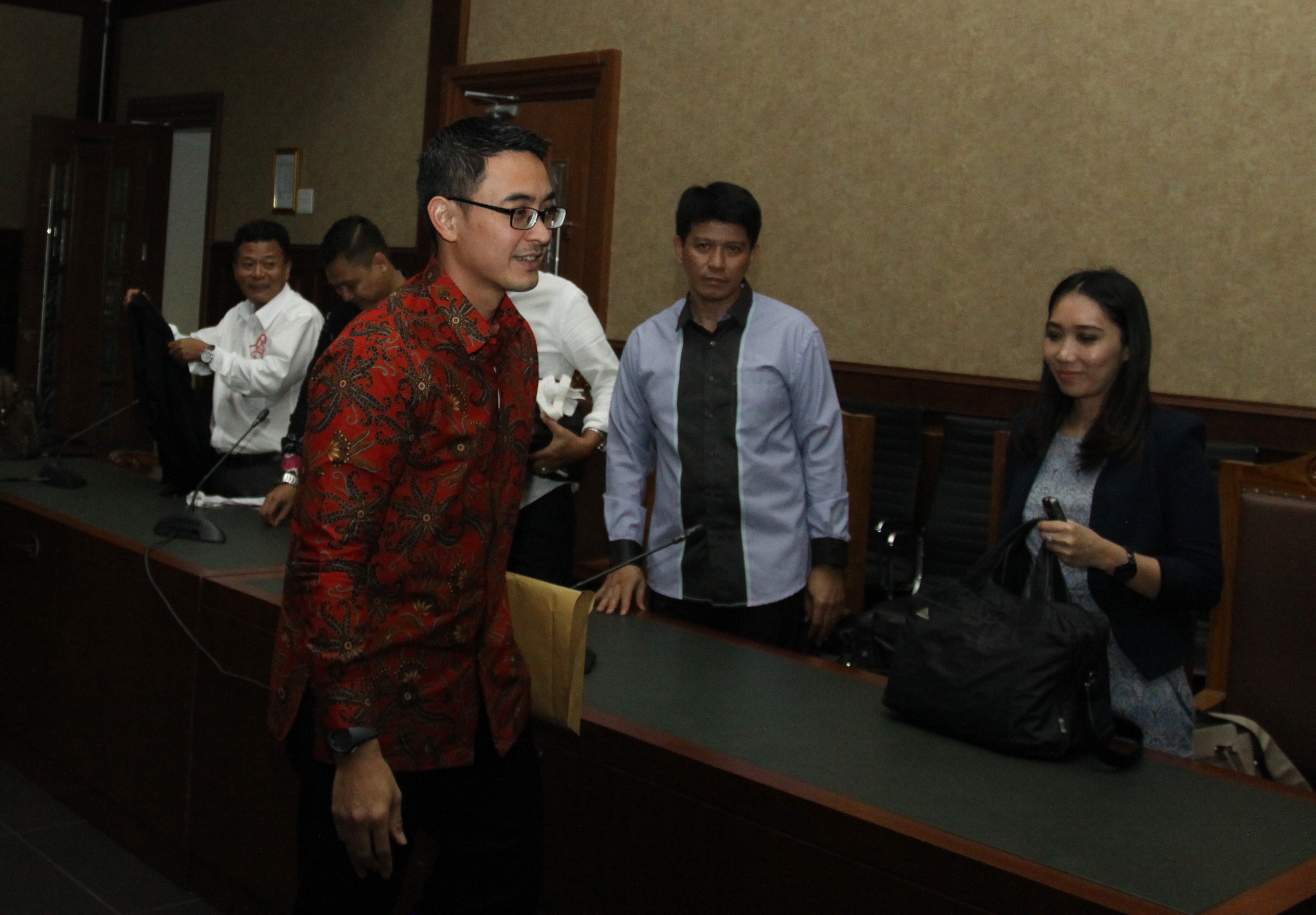 Menangis, Zumi Zola Minta Uang Sitaan Dikembalikan