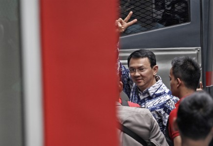 Vonis Penodaan Agama, Mendagri Berhentikan Ahok