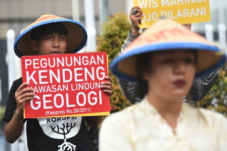 Saham PT SI Turun, WALHI: Berhenti Salahkan Petani Kendeng