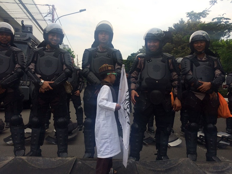 Aksi 4 November, Anak-anak Ikut Demo