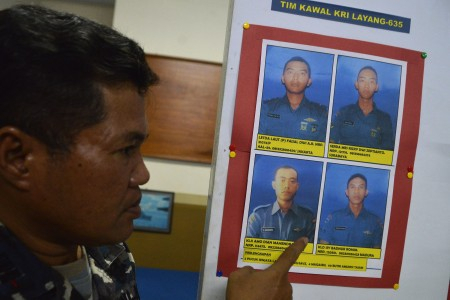 Pencarian Empat ABK KRI Layang 653 Terkendala Cuaca Buruk