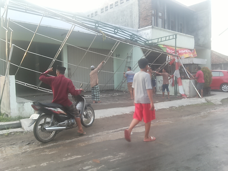 Puluhan Rumah di Jombang Rusak Diterjang Angin Puting Beliung