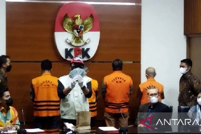 Bekas Wali Kota Yogya Tersangka Suap, KPK Sita Ribuan Dolar AS