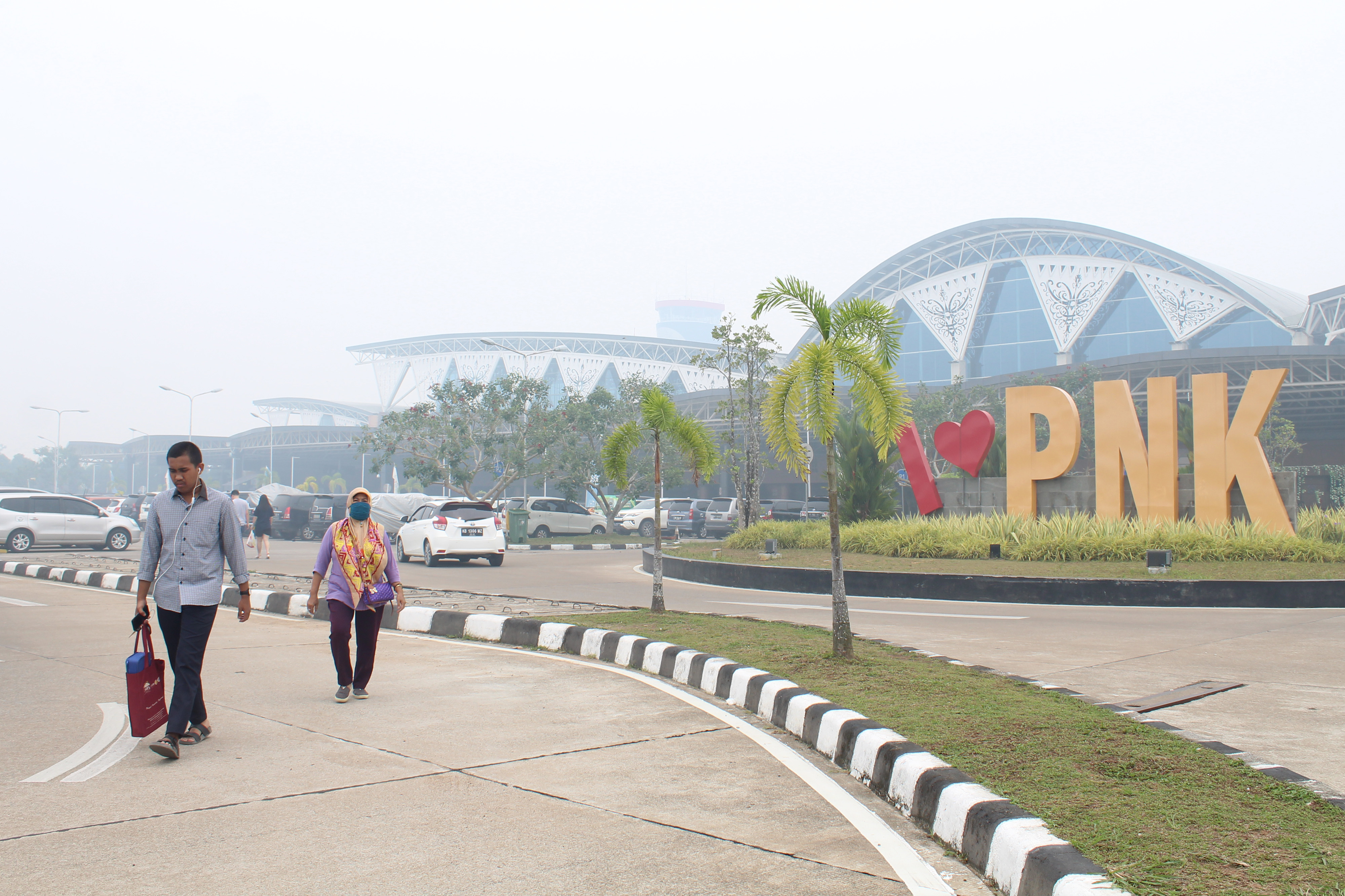 Kabut Asap Lumpuhkan Bandara Supadio Kalbar