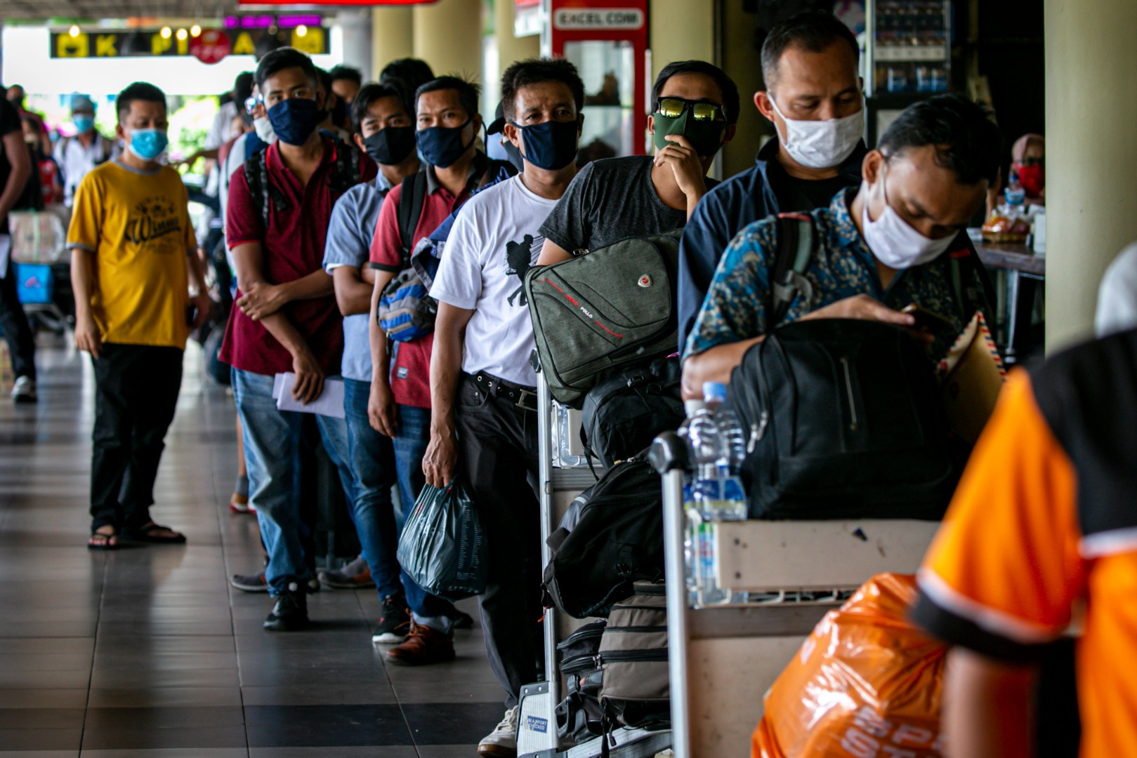 Gugus Tugas: Penumpang Pesawat Tetap Wajib Tes Covid-19