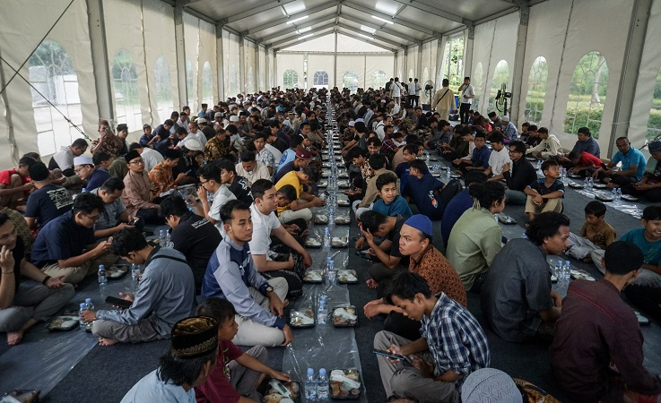 Masjid Zayed Solo Sediakan Ribuan Porsi Takjil Ramadan, Menu Bermacam-macam