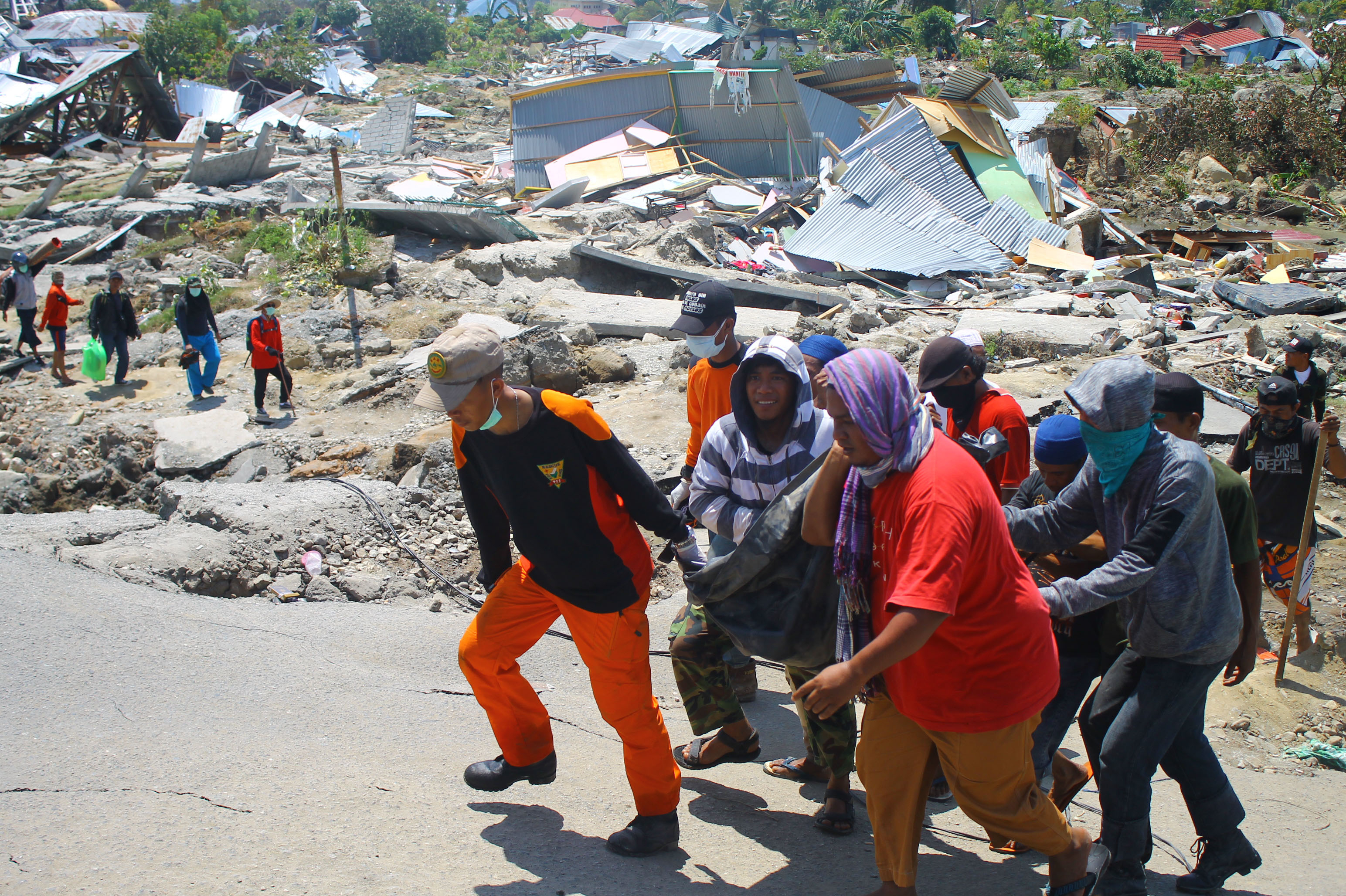Pemerintah Minta Bantuan Alat Berat Swasta untuk Pencarian Korban Gempa Sulteng