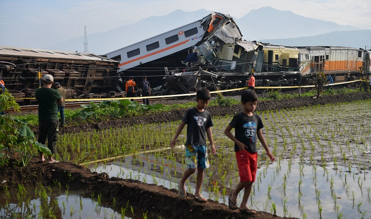 Tabrakan Kereta di Bandung, KAI Minta Maaf dan Janji Evaluasi