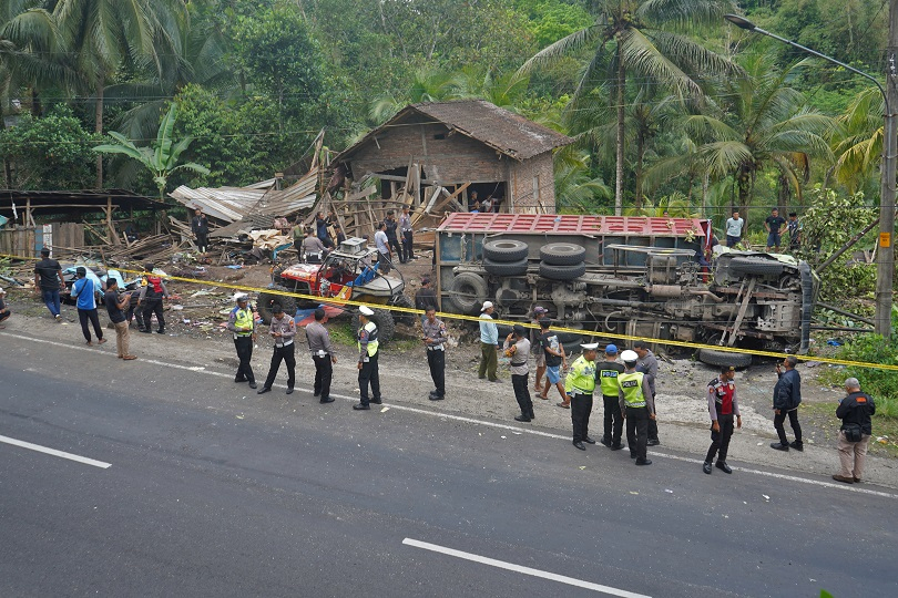 Tekan Kecelakaan hingga Cegah Jalanan Rusak, Prabowo Minta Truk ODOL Segera Ditertibkan