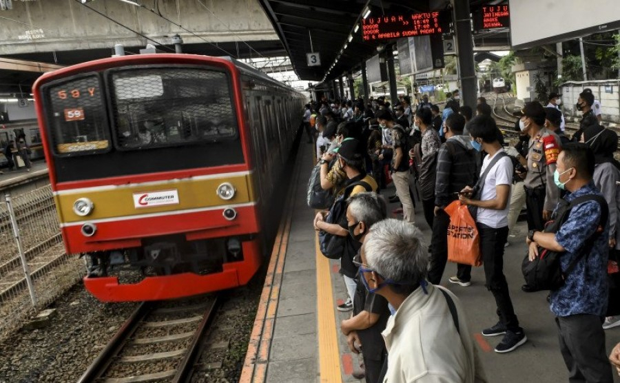 Impor Kereta Bekas atau Bangga Buatan Indonesia