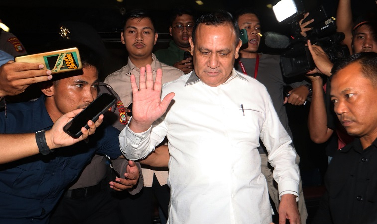 ICW Minta Jokowi Kirim Calon Tunggal Pengganti Firli Bahuri ke DPR