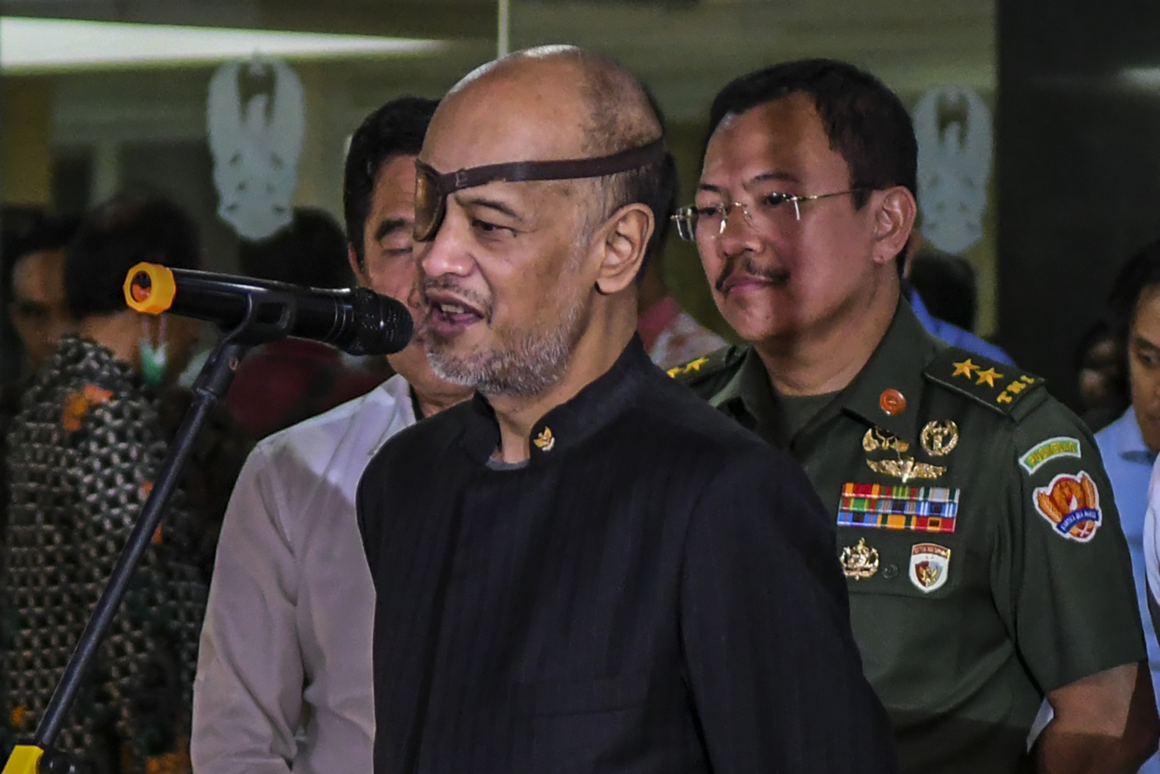 BJ Habibie Dirawat Intensif karena Kelelahan