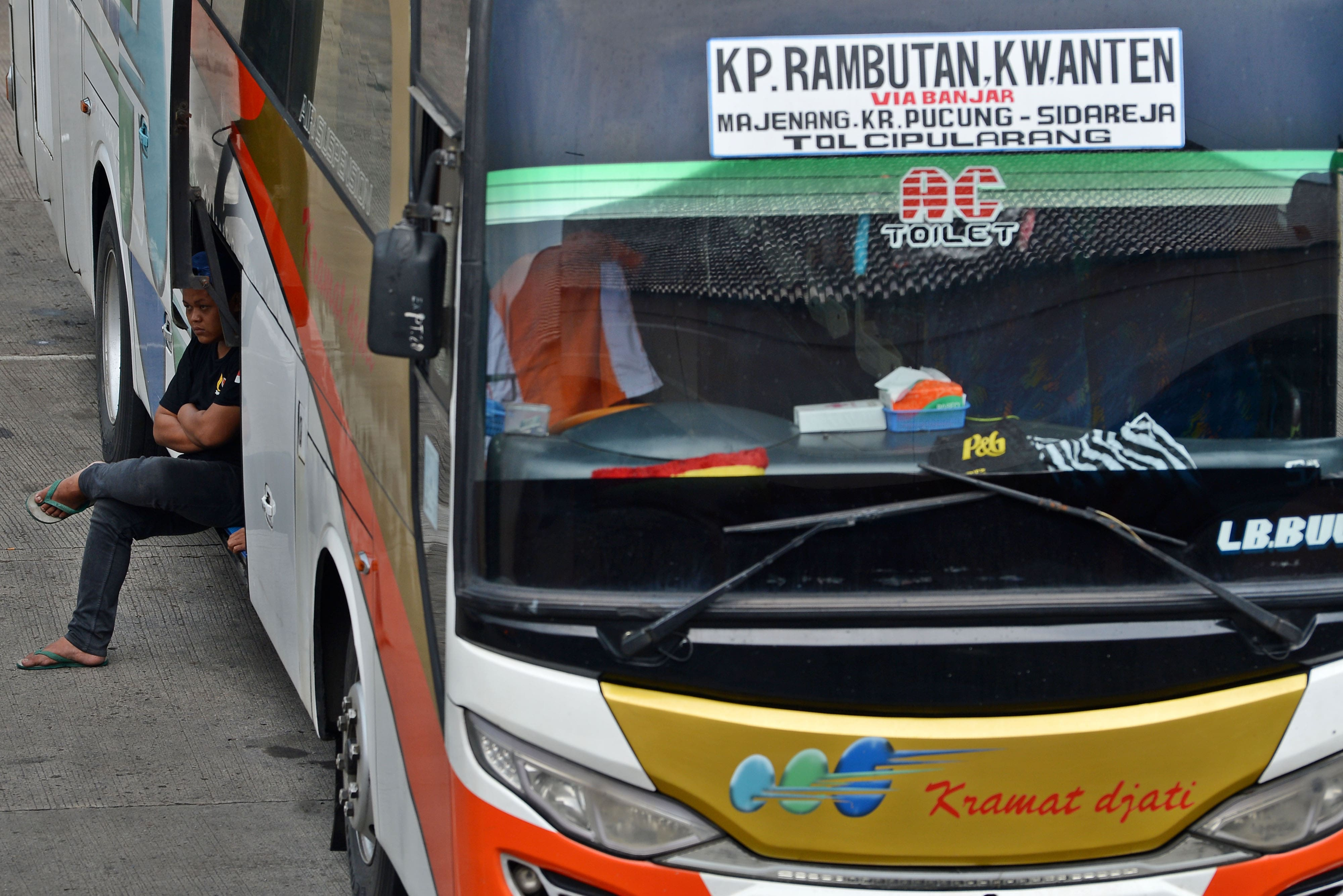 Jakarta PSBB, Penumpang Angkutan Umum Dibatasi 50 Persen