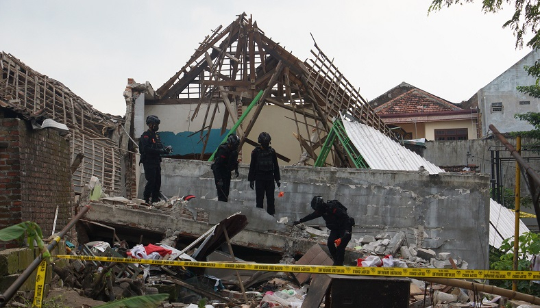 Ledakan Rumah Polisi di Mojokerto, Tim Temukan Selongsong Kembang Api dan Klorat 