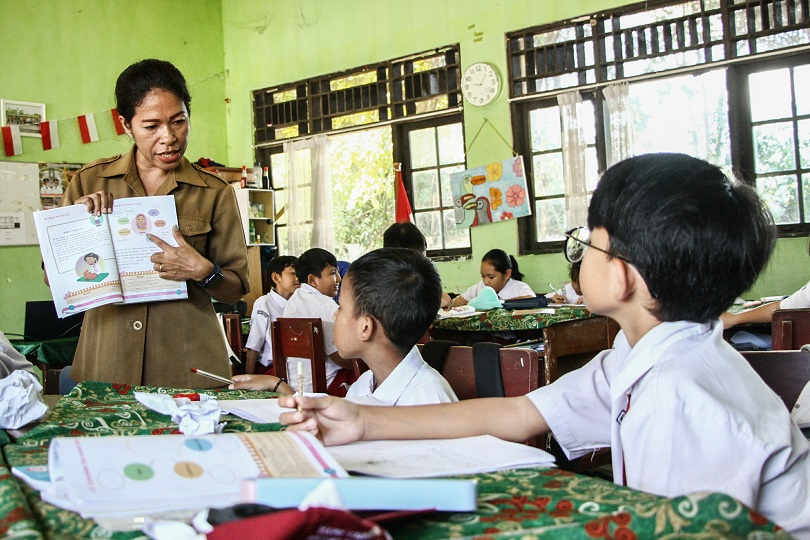 Gaji Guru dan Dosen Rendah, Pantaskah Sri Mulyani Minta Masyarakat Berpartisipasi?