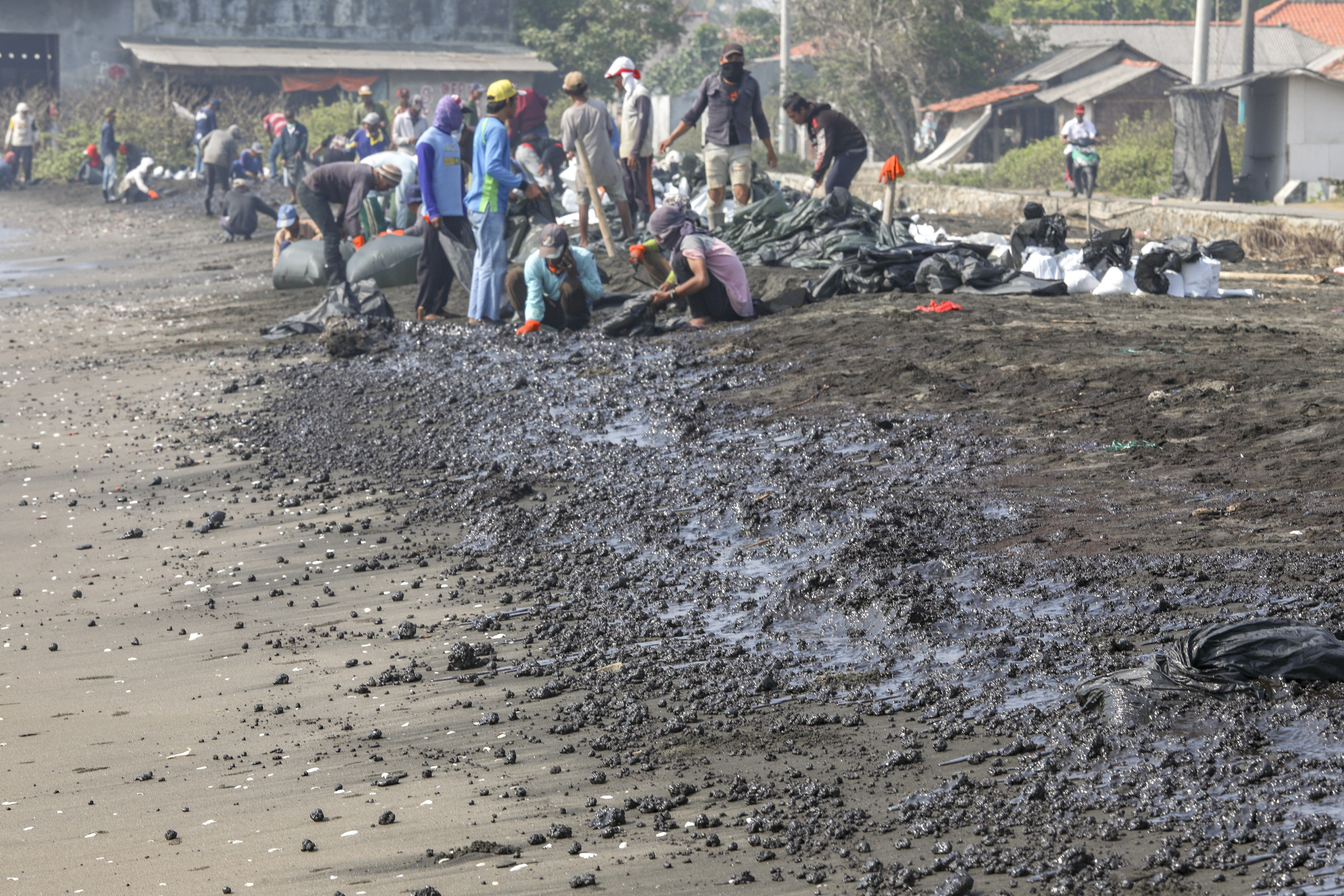 Minyak Pertamina Cemari Laut, Kiara: Harus Ada Sanksi Tegas