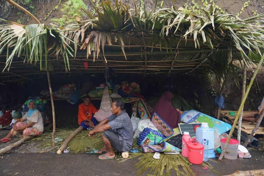 Pengungsi Gempa Halmahera Kekurangan Tenda