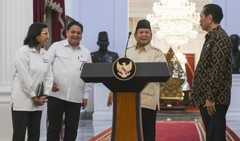 Prabowo Wajibkan Eksportir Simpan 100% Devisa SDA di Dalam Negeri