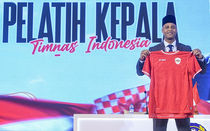 Tangani Indonesia, Kluivert Akan Terapkan Gaya Menyerang dan Penguasaan Bola