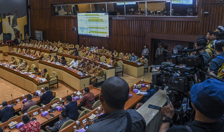 Tekankan Netralitas Pilkada, DPR Akan Panggil Pj Kepala Daerah