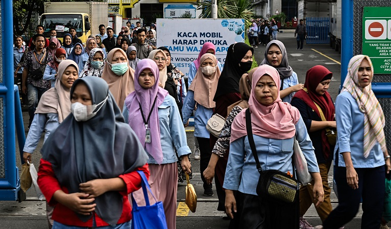Upah Buruh Tak Cukup Penuhi Kebutuhan Dasar, Meski Deflasi