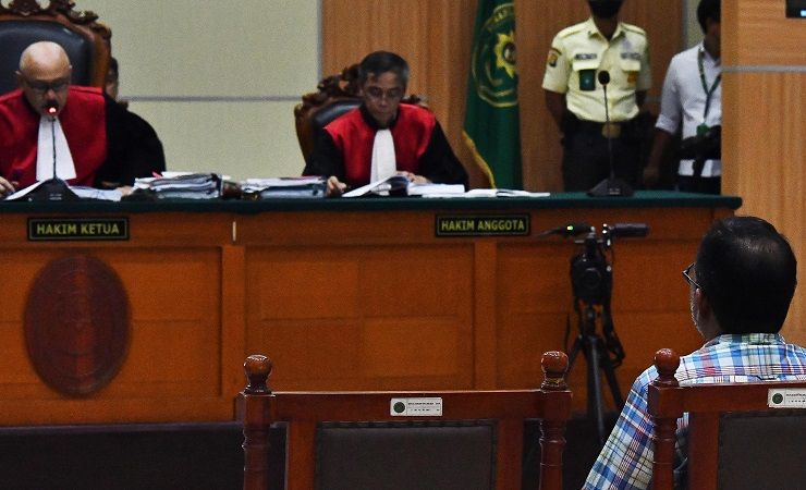 Dugaan Pencemaran Nama Baik Luhut, Haris Azhar Dituntut 4 Tahun dan Fatia 3,5 Tahun Penjara