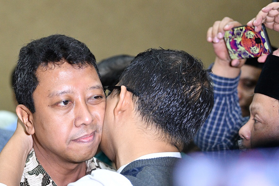 Divonis Lebih Ringan dari Tuntutan JPU, Romy Pikir-Pikir