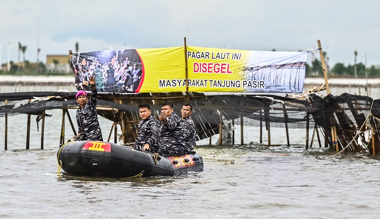 YLBHI: Masa Polisi Tak Tahu Ada Pagar Laut Tangerang?