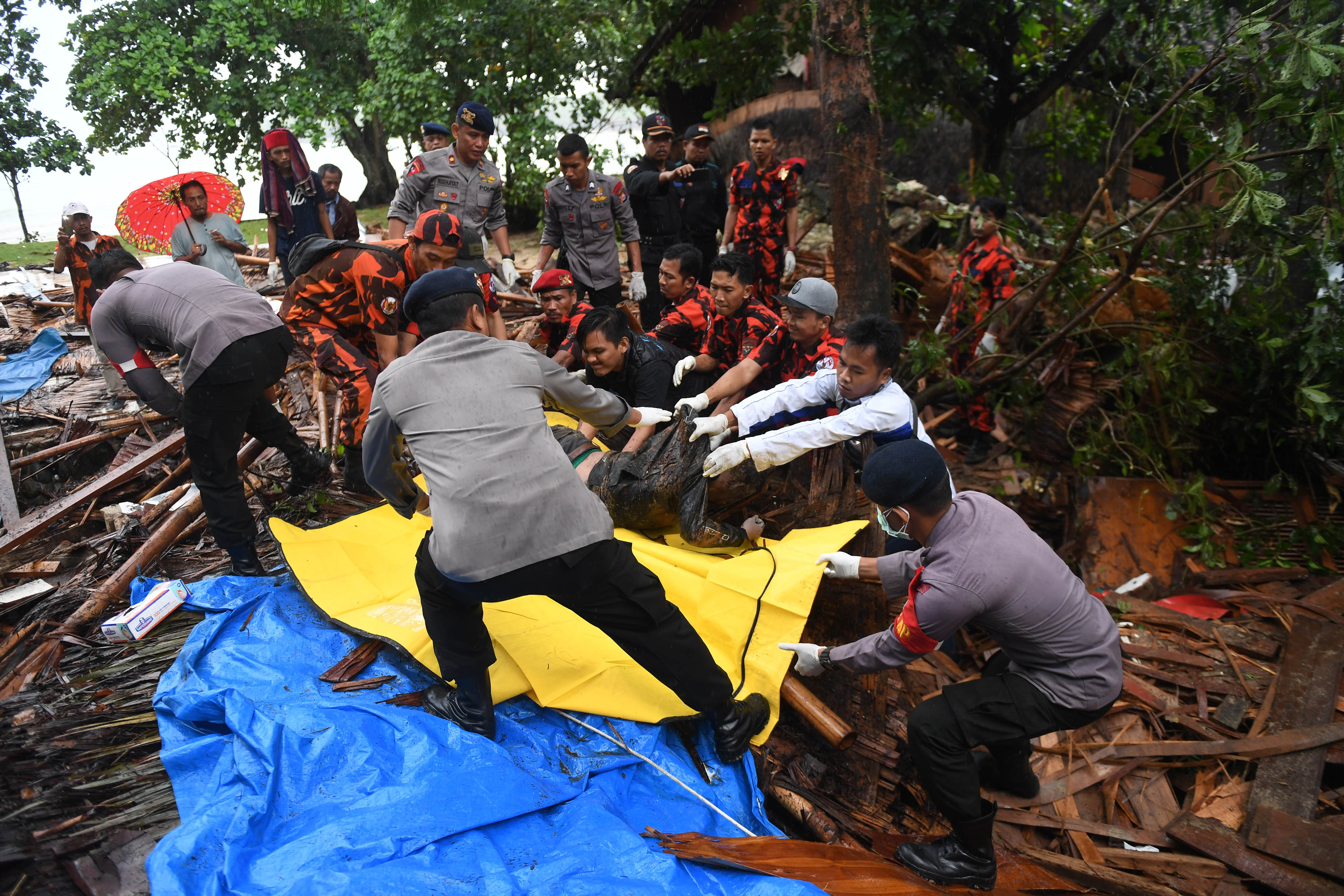 Cuaca Buruk di Selat Sunda, Tim Evakuasi Korban Tsunami Diingatkan Waspada