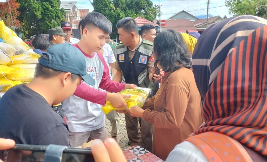 Ribuan KK di Banyuwangi Menerima Bansos 10 Kg Beras