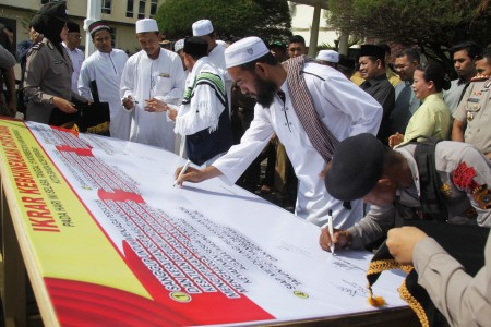 Warga Malang Gelar Apel Kebhinekaan, Serukan Persatuan