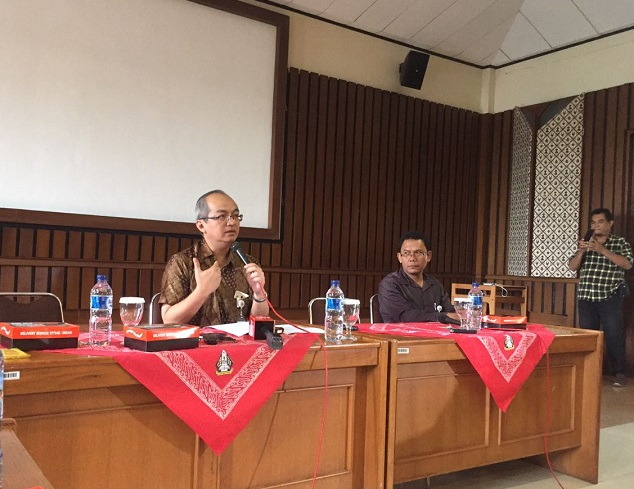 Diprotes FUI, Kampus Ini Turunkan Baliho Berisi Foto Mahasiswi Berjilbab