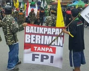 Memecah Belah, Ratusan Pendemo di Balikpapan Tuntut FPI Dibubarkan