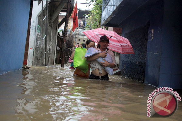 400 Orang Mengungsi Akibat Banjir Jakarta