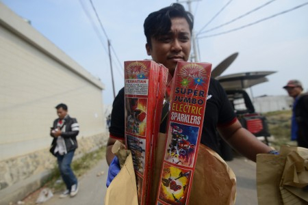 [SAGA] Kisah Abdurrahim yang Dikepung Kebakaran Pabrik Kembang Api