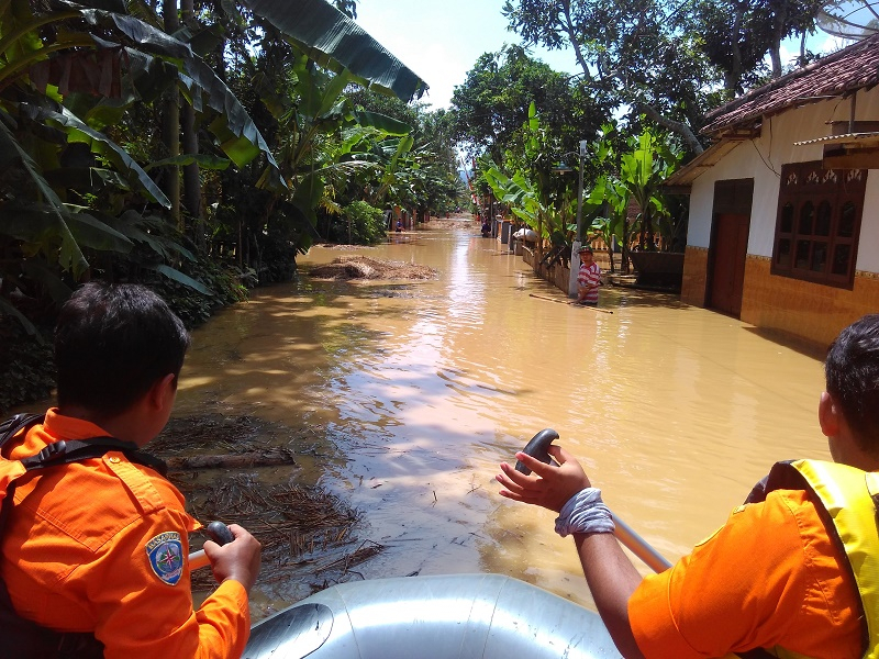 Warga Korban Banjir di Trenggalek Tolak Mengungsi