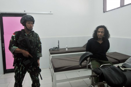 Satgas Tinombala Tangkap Istri Basri