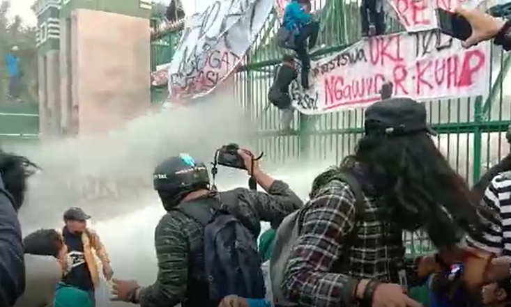 Ini Penyebab Bentrok di Depan Gedung DPR