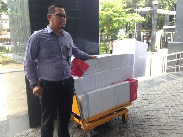 Siap Sidang, KPK Serahkan  Berkas  Korupsi E-KTP Setinggi 2 Meter