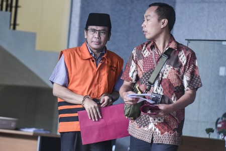 Hari ini, Wakil Ketua DPR  Taufik Kurniawan Hadapi Dakwaan Suap