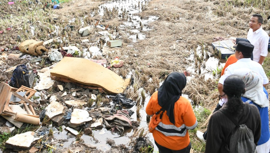 Penjabat Gubernur Jabar: Sampah Perparah Banjir di Sukabumi