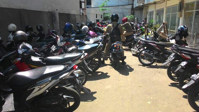 Dilarang Bawa Kendaraan, PNS Bogor Membandel 