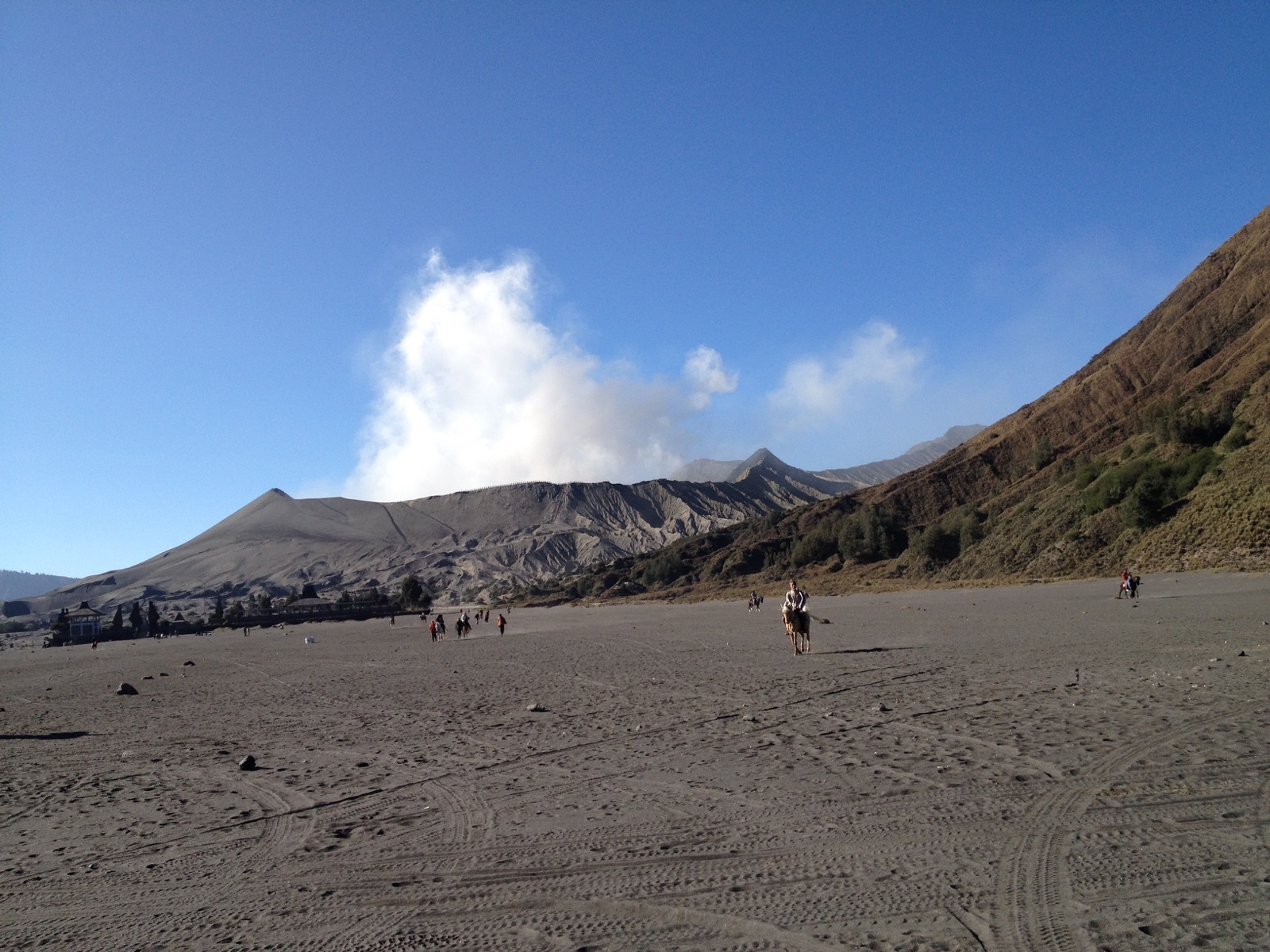 Status Siaga, Wisata Gunung Bromo Ditutup
