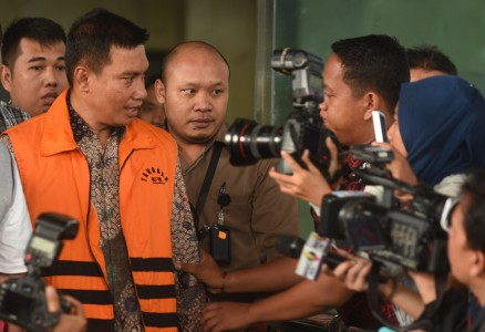 Baru Dilantik, KPK Tahan Bupati Rokan Hulu