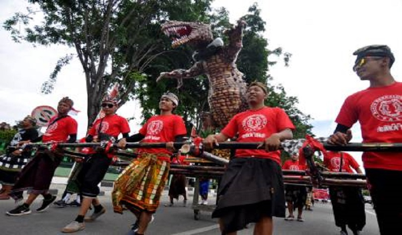Cerita Foto: Akhir Derita Buaya Berkalung Ban