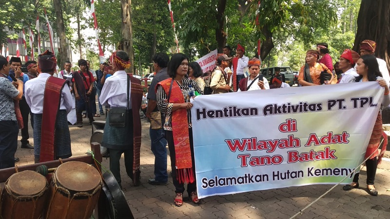 Diduga Cemari Danau Toba, Masyarakat Adat Desak KLHK Cabut Dua Izin Perusahaan